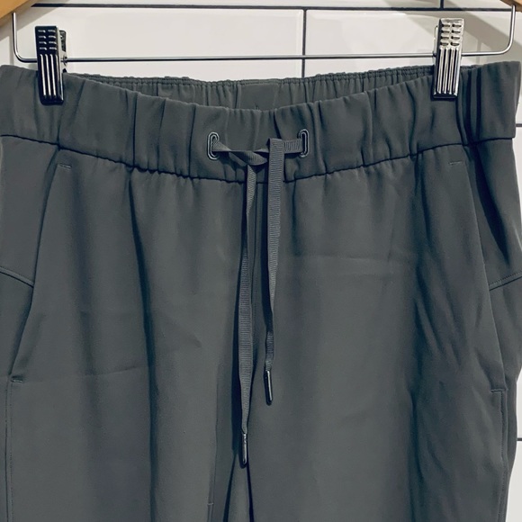 Lululemon On the Fly grey sage 23” crop woven Pants 6 - Picture 7 of 7